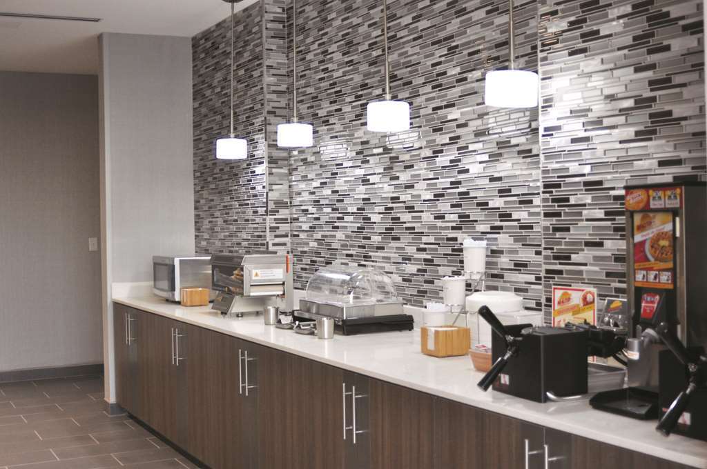 La Quinta By Wyndham Dallas Grand Prairie North Facilities photo